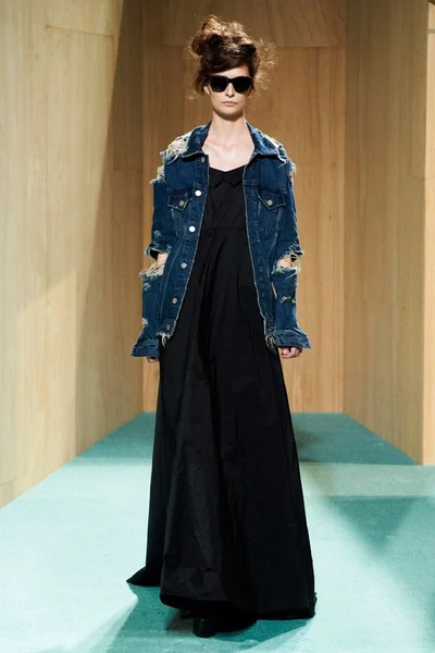 Look 15